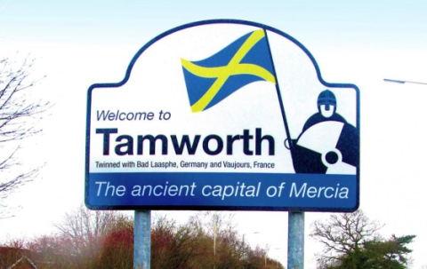 A sign that says 'Welcome to Tamworth'
