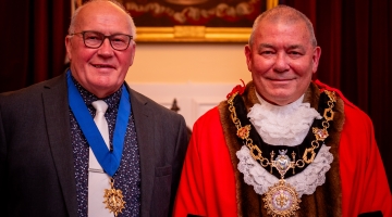 photo of mayor in robes and chains with a deputy mayor